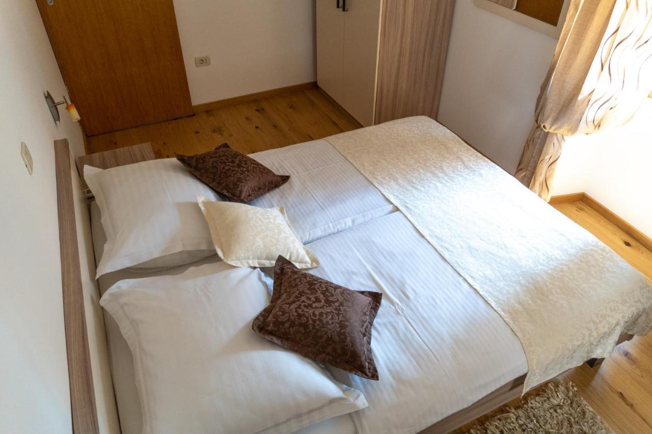 Apartments Linda Makarska Bagian luar foto
